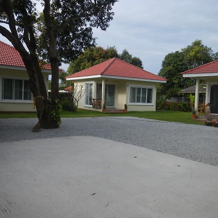 Pat'S Hideaway Bungalows Rayong Esterno foto