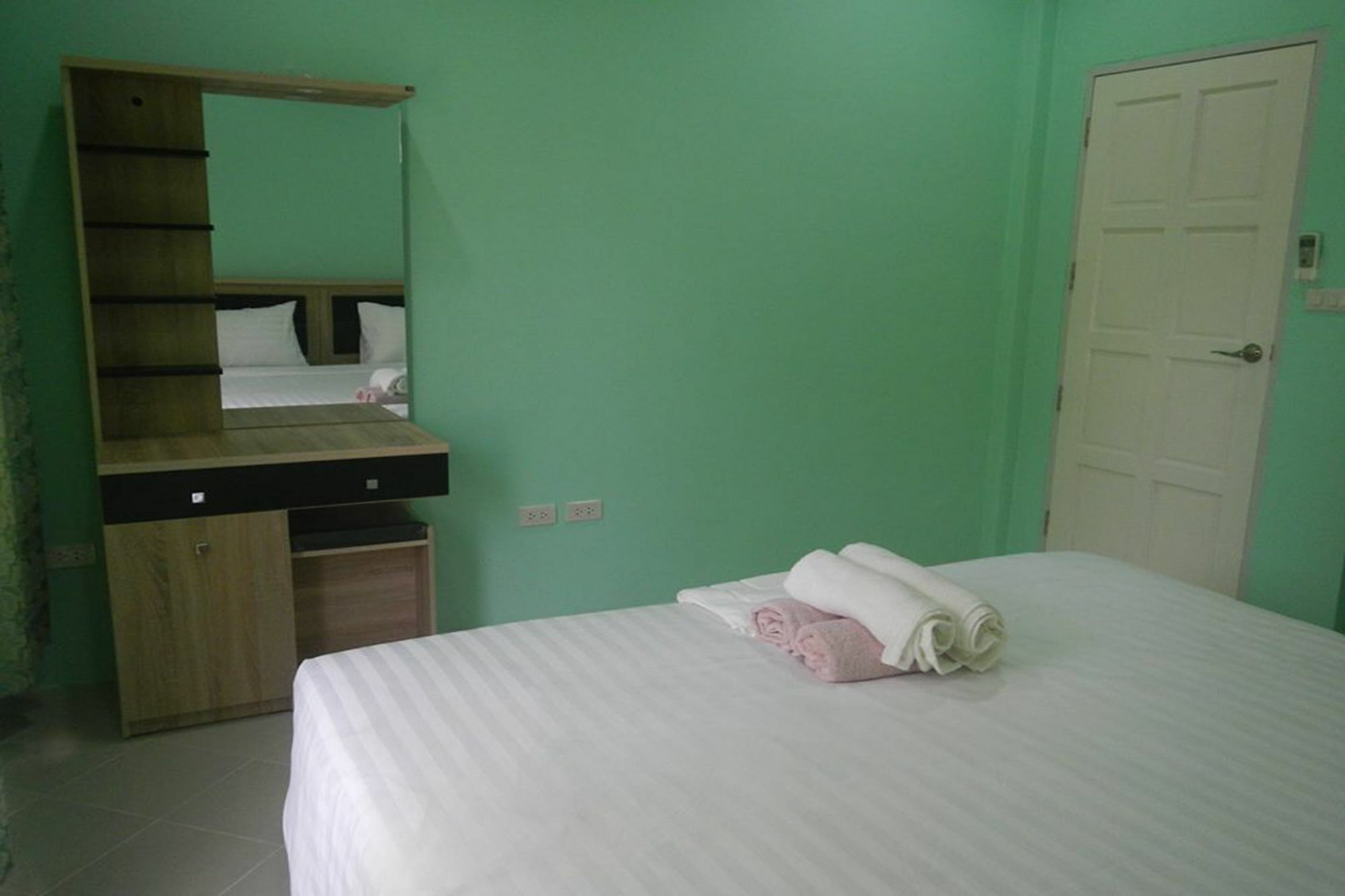 Pat'S Hideaway Bungalows Rayong Esterno foto